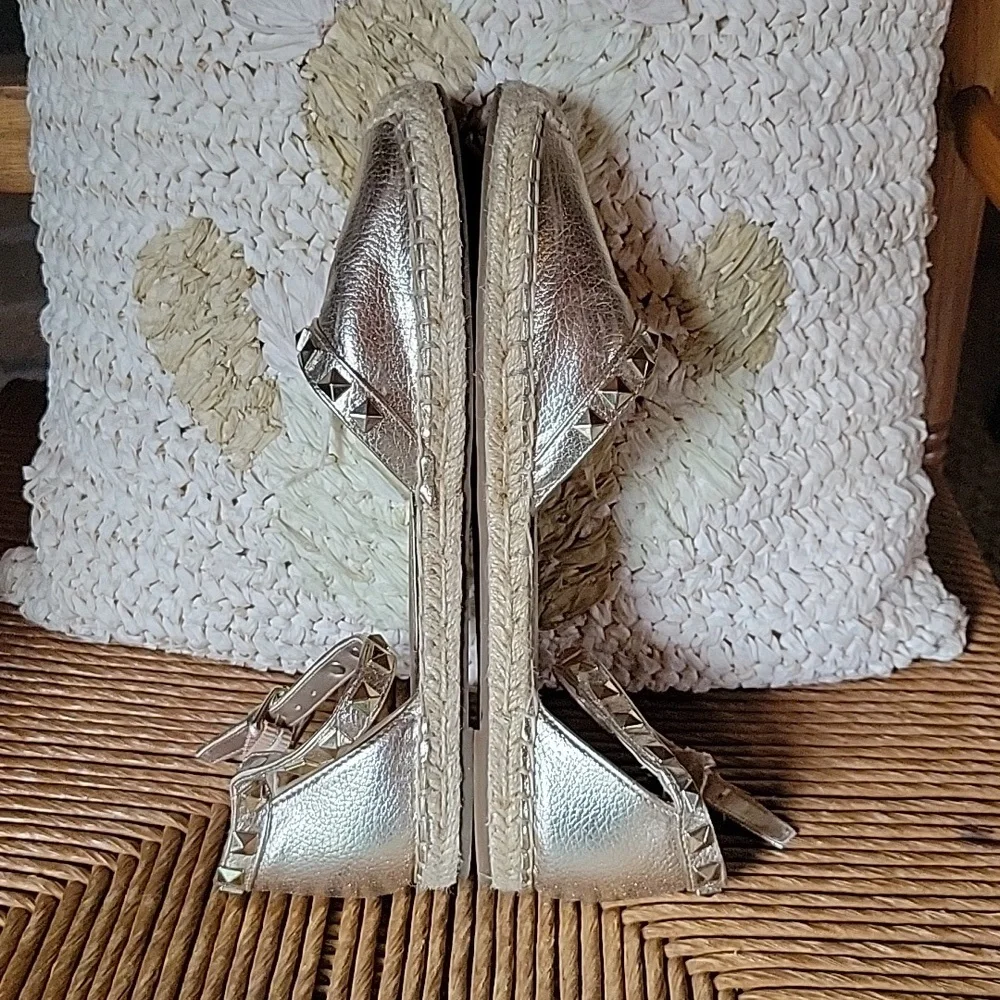 Marc Fisher Graze, gold, closed toe, ankle strap, espadrille, size 8M